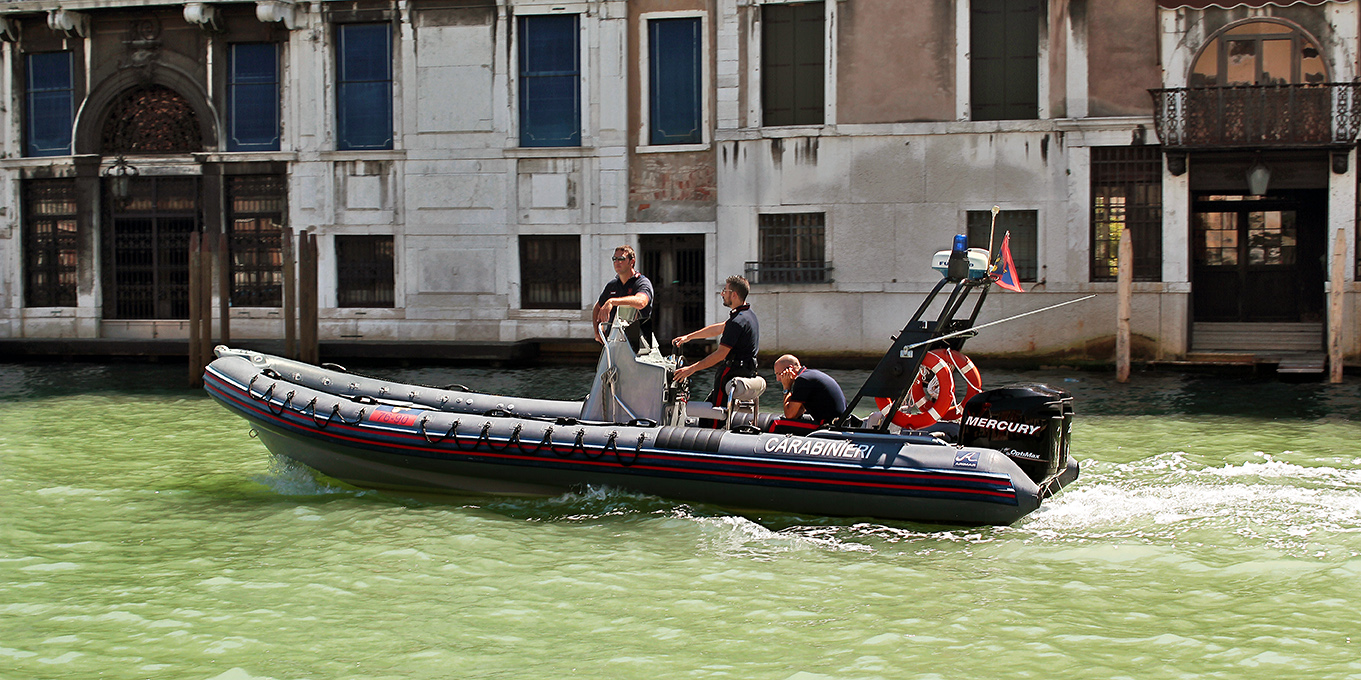 Momenti veneziani 90 - Carabinieri.jpg